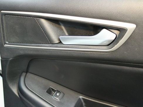 Used 2022 Ford Edge SEL w/ Convenience Package image 9