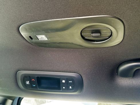 New 2026 Chrysler Pacifica Select image 28