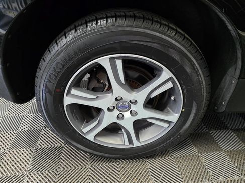 Used 2012 Volvo XC60 T6 R-Design image 32