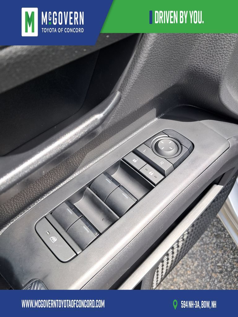 Used 2025 Toyota Tacoma SR5 AWD/4WD image 10