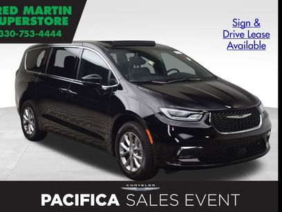 New 2026 Chrysler Pacifica Select