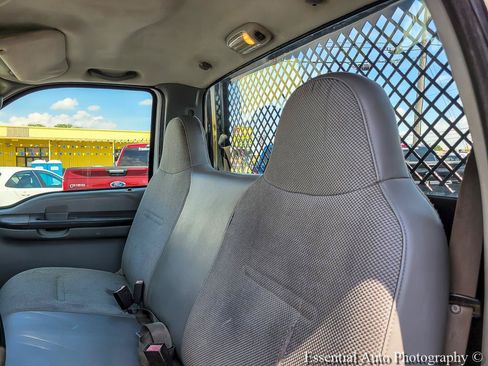 Used 2006 Ford F450 2WD Regular Cab Super Duty image 11