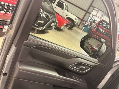 Used 2023 Chevrolet Suburban RST w/ Sport Performance Package AWD/4WD image 27