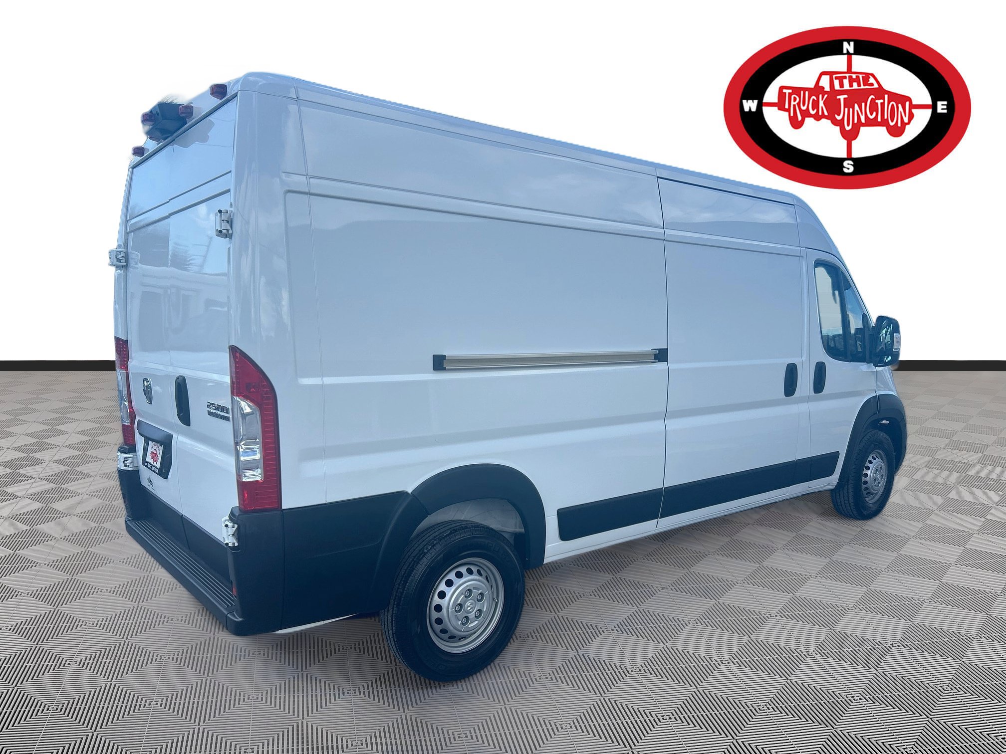 Used 2025 RAM ProMaster 2500 w/ Convenience Group FWD image 7