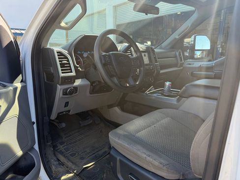 Used 2017 Ford F250 XLT w/ XLT Premium Package AWD/4WD image 5