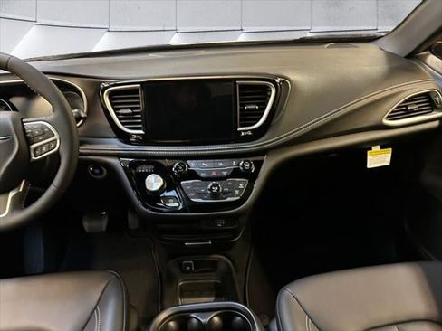 New 2026 Chrysler Pacifica Select image 28