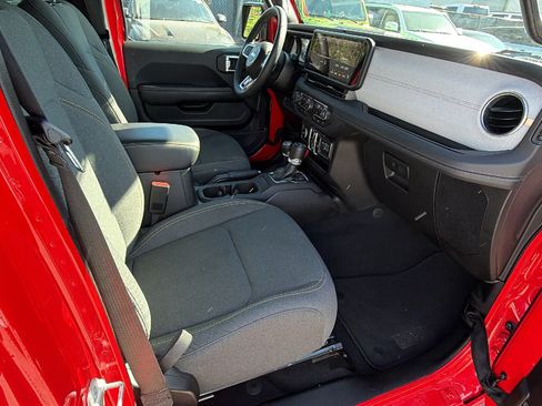 Used 2025 Jeep Wrangler Unlimited Sahara w/ Safety Group AWD/4WD image 19