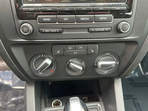Used 2015 Volkswagen Jetta SE image 35