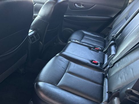 Used 2018 Nissan Rogue SL FWD image 12