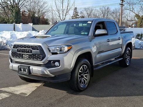 Used 2020 Toyota Tacoma TRD Sport image 3
