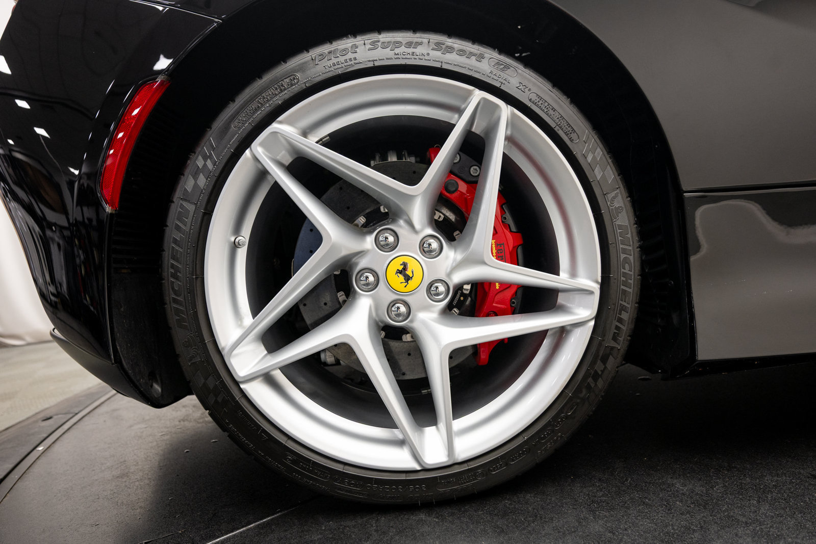 Used 2022 Ferrari F8 Tributo RWD image 38