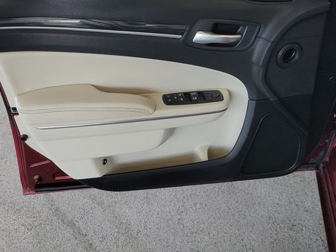 Used 2017 Chrysler 300 Limited w/ Value Package AWD/4WD image 14