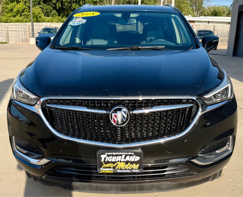 Used 2018 Buick Enclave Essence w/ Trailering Package FWD image 2