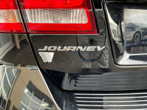 Used 2017 Dodge Journey SXT w/ Comfort/Convenience Group FWD image 23