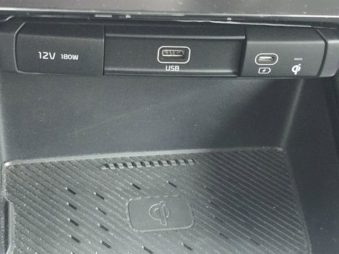 Used 2023 Kia Niro EX image 32