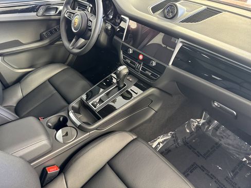 New 2026 Porsche Macan image 18
