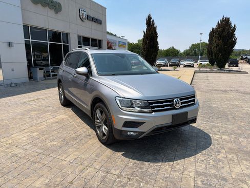 Used 2020 Volkswagen Tiguan SEL AWD/4WD image 3