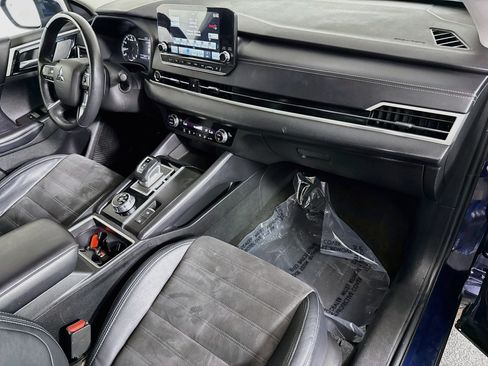 Used 2023 Mitsubishi Outlander SE FWD image 30