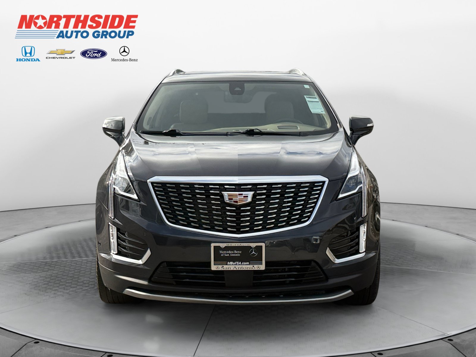Used 2022 Cadillac XT5 Premium Luxury w/ Platinum Package AWD/4WD image 2