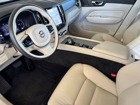 Certified 2023 Volvo XC60 B5 Plus w/ Climate Package image 9