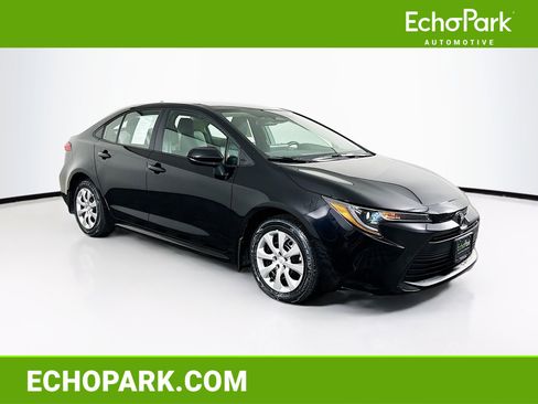 Used 2025 Toyota Corolla LE FWD image 1