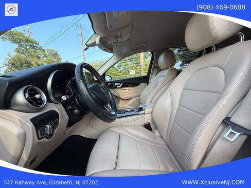 Used 2017 Mercedes-Benz GLC 300 4MATIC image 8