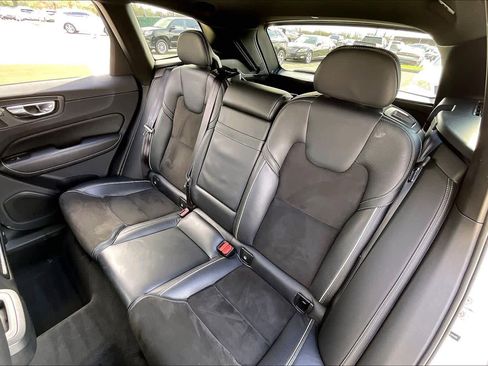 Used 2018 Volvo XC60 T5 R-Design w/ Convenience Package image 18