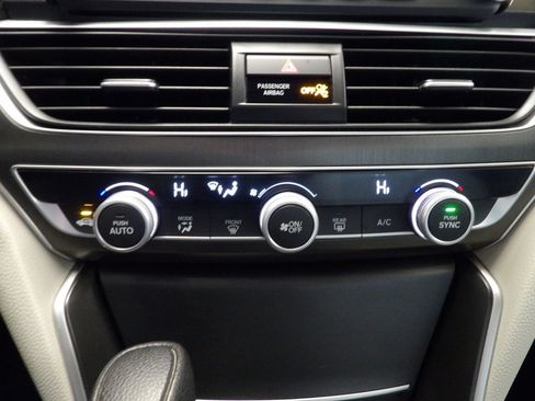 Used 2018 Honda Accord LX image 32