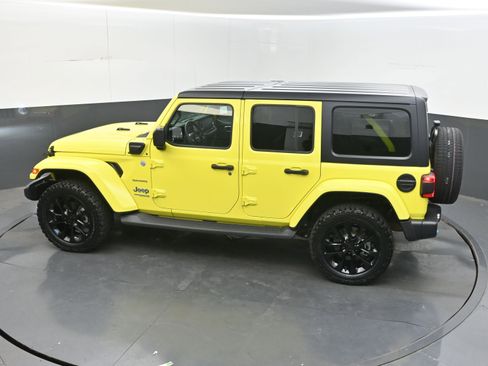 Used 2022 Jeep Wrangler Unlimited Sahara w/ Cold Weather Group AWD/4WD image 35