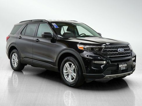 Used 2022 Ford Explorer XLT w/ Equipment Group 202A image 7