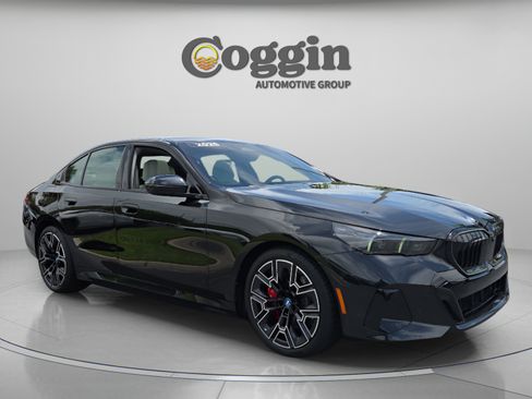 Used 2025 BMW 550e xDrive w/ Premium Package AWD/4WD image 7