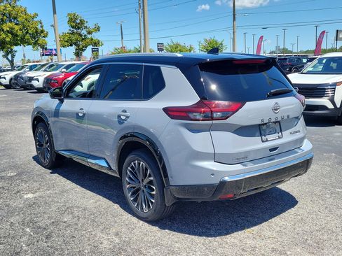 Certified 2024 Nissan Rogue Platinum w/ Platinum Premium Package FWD image 8