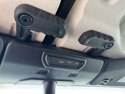 Used 2023 Jeep Gladiator Willys image 19