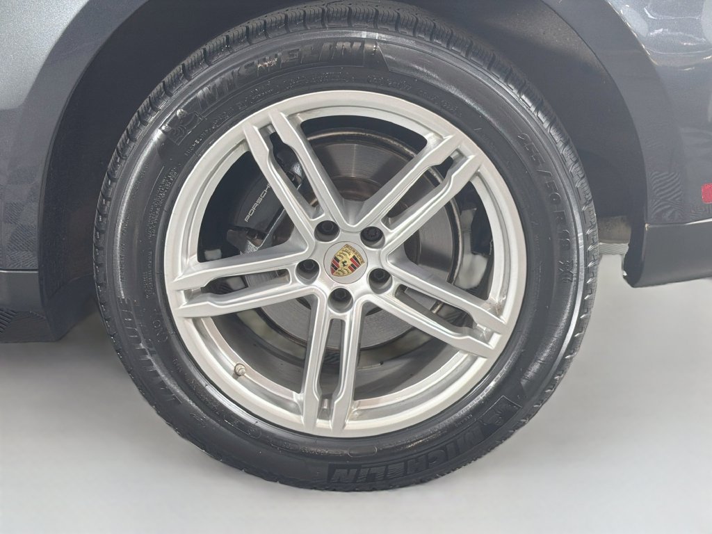 Certified 2023 Porsche Macan AWD/4WD image 33
