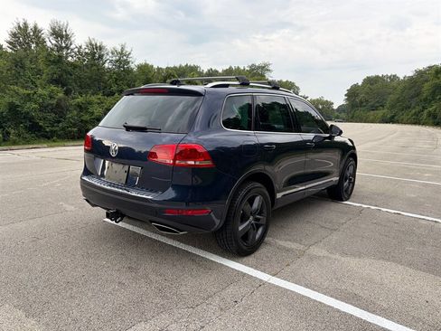 Used 2012 Volkswagen Touareg TDI AWD/4WD image 5