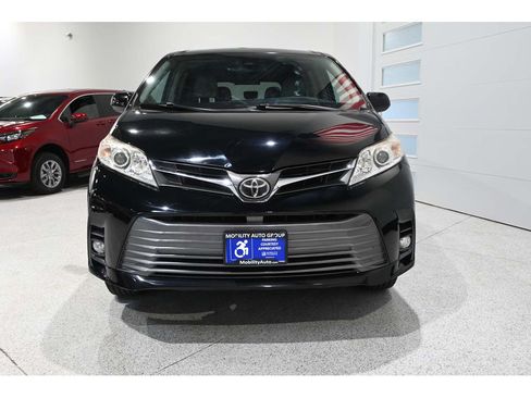 Used 2019 Toyota Sienna XLE FWD image 4