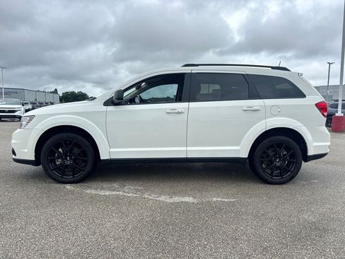 Used 2019 Dodge Journey SE FWD image 3