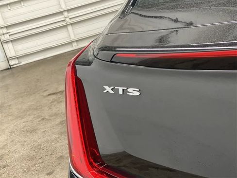 Used 2018 Cadillac XTS Luxury image 10