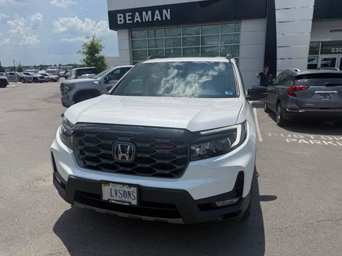 Used 2024 Honda Passport TrailSport image 3