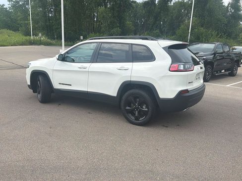 Used 2019 Jeep Cherokee Latitude Plus AWD/4WD image 3