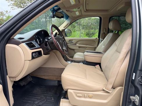 Used 2011 Cadillac Escalade ESV Premium AWD/4WD image 26