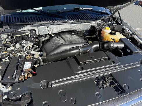 Used 2017 Ford Expedition XLT image 20