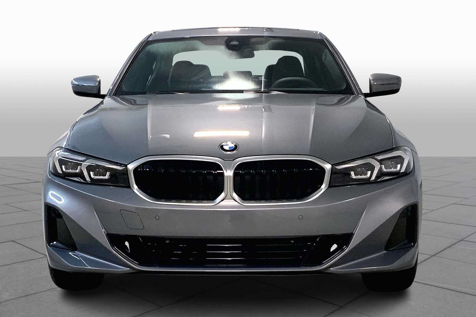 Used 2025 BMW 330i xDrive Sedan w/ Premium Package AWD/4WD image 3