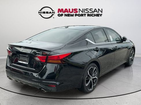Certified 2025 Nissan Altima 2.5 SR FWD image 9
