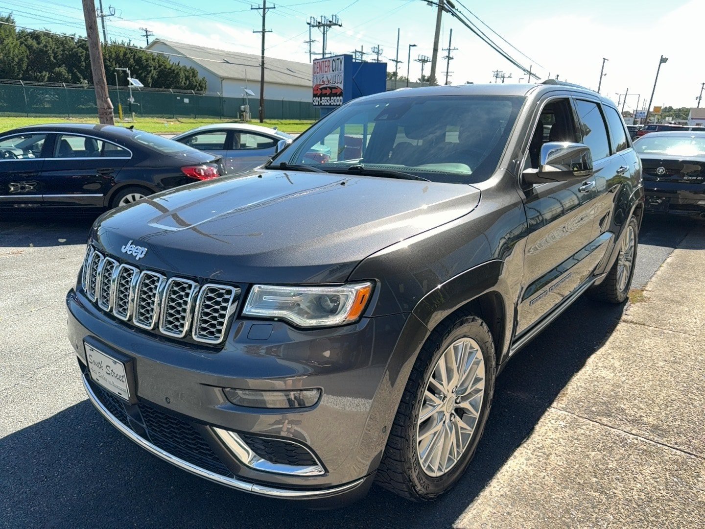 Used 2018 Jeep Grand Cherokee Summit AWD/4WD image 5