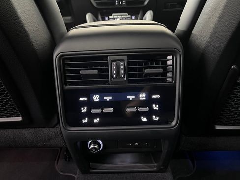 Certified 2024 Porsche Cayenne Coupe AWD/4WD image 26