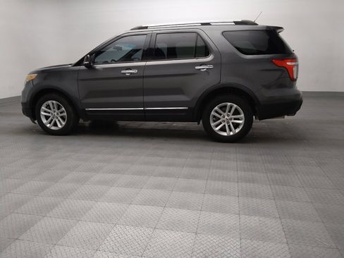 Used 2015 Ford Explorer XLT FWD image 3
