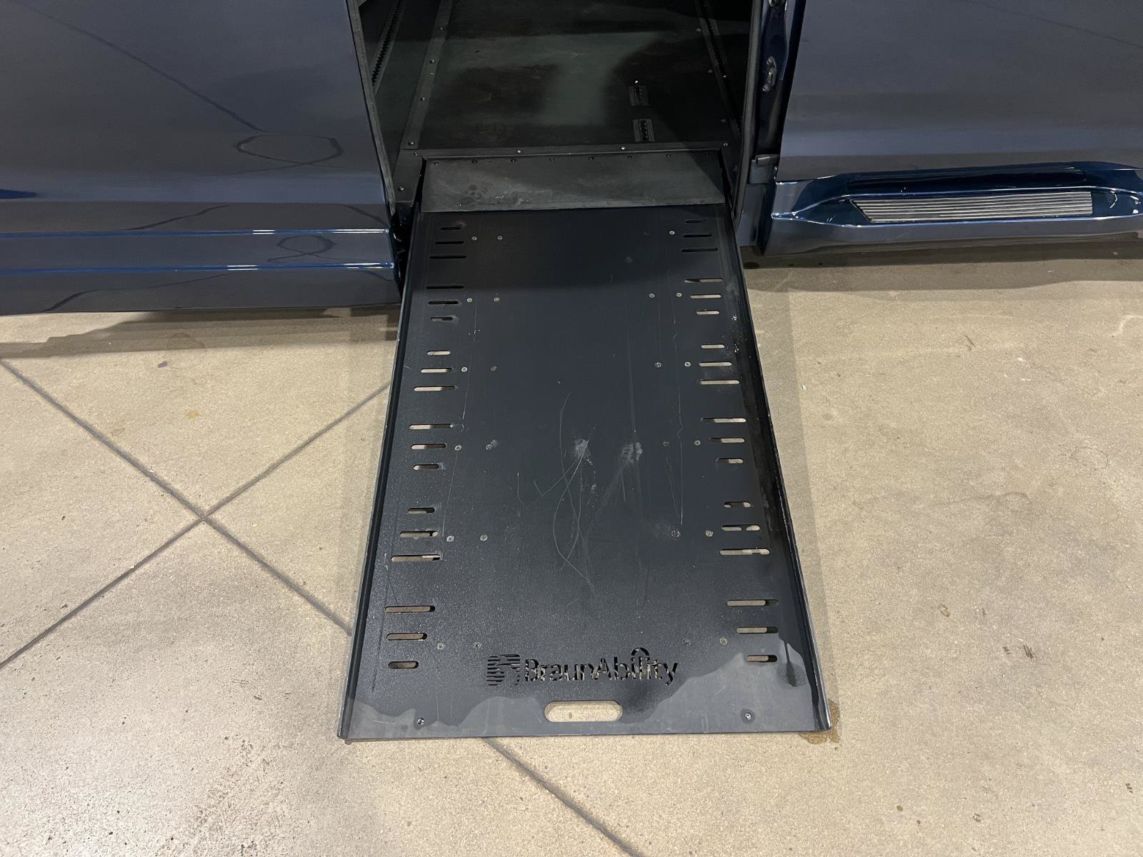 Used 2018 Toyota Sienna XLE w/ XLE Navigation Package FWD image 35