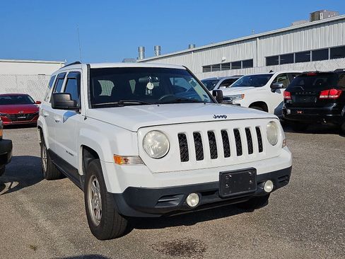 Used 2014 Jeep Patriot Sport w/ Power Value Group AWD/4WD image 2