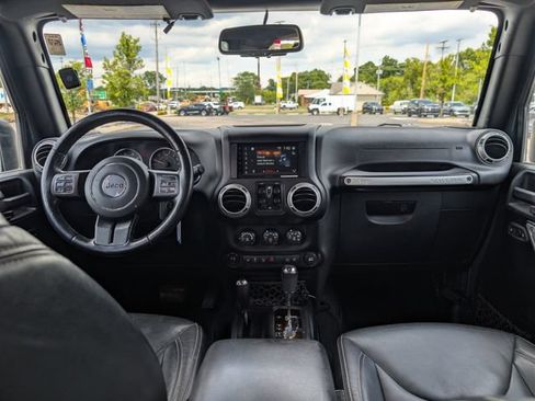 Used 2016 Jeep Wrangler Unlimited Sahara w/ Connectivity Group AWD/4WD image 11